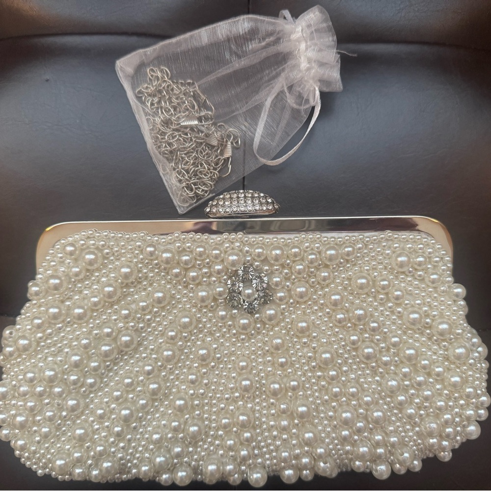Off White Pearl & Jeweled Clutch w/detachable chain